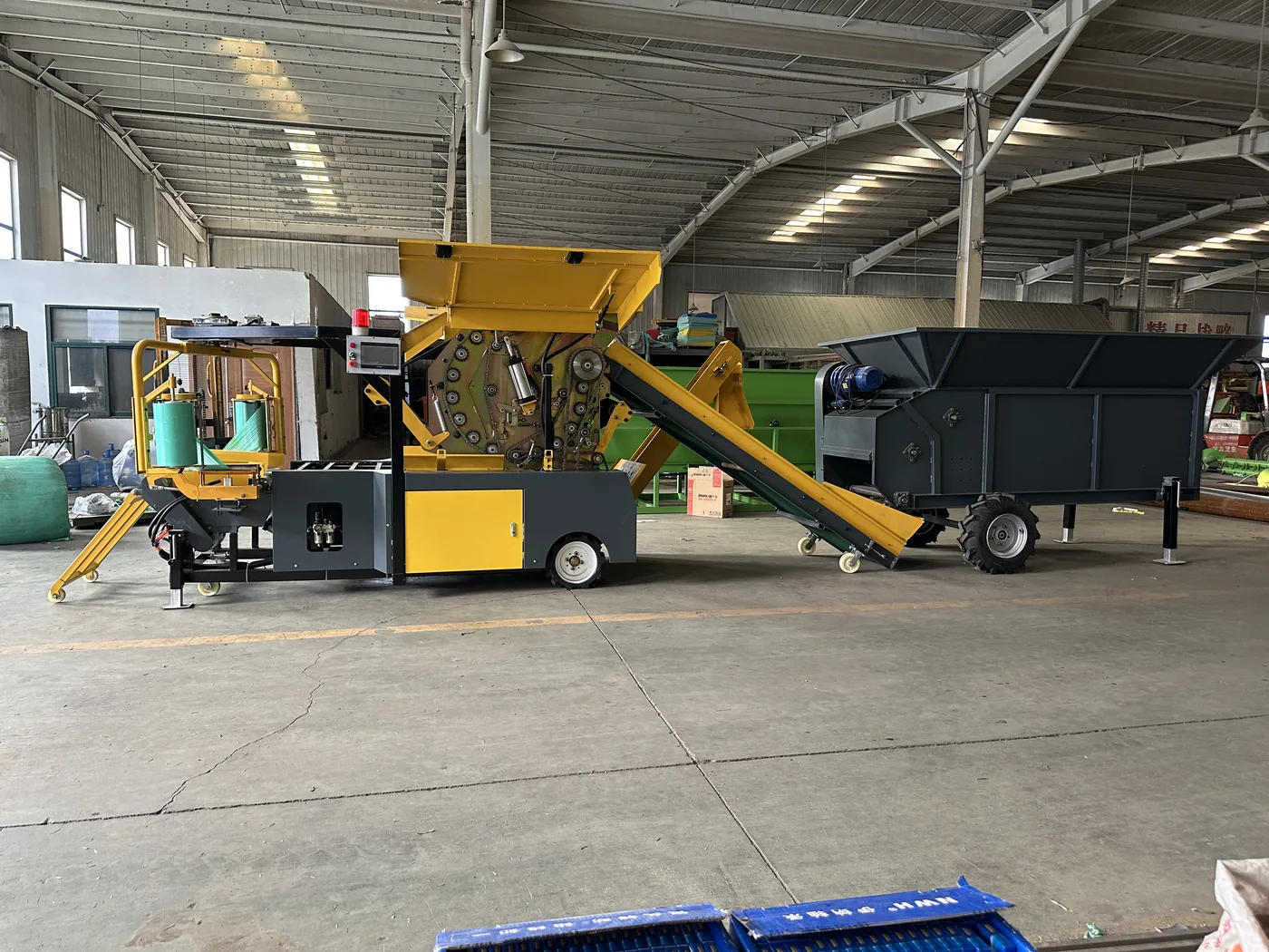 LUCTORC Detachable Feed Hopper (4 m³)